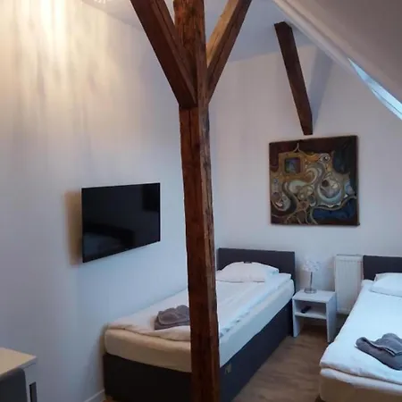 Seaside Victus Walk To The Pier By Renters Sopot