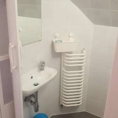 Seaside Victus Walk To The Pier By Renters Apartment *